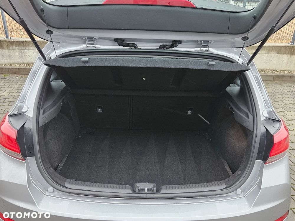 Hyundai i30 1.5 DPI Classic + - 19