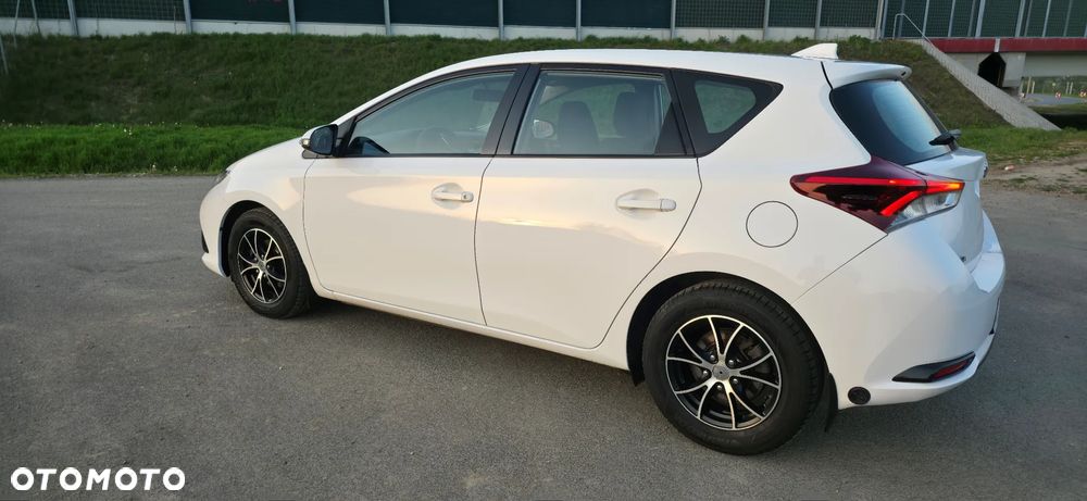 Toyota Auris 1.33 VVT-i Premium Comfort - 4