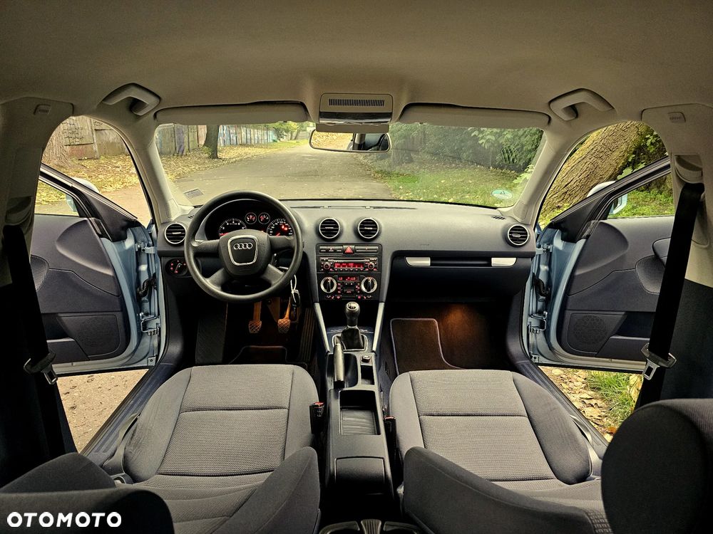Audi A3 Sportback 1.6 Ambiente - 17