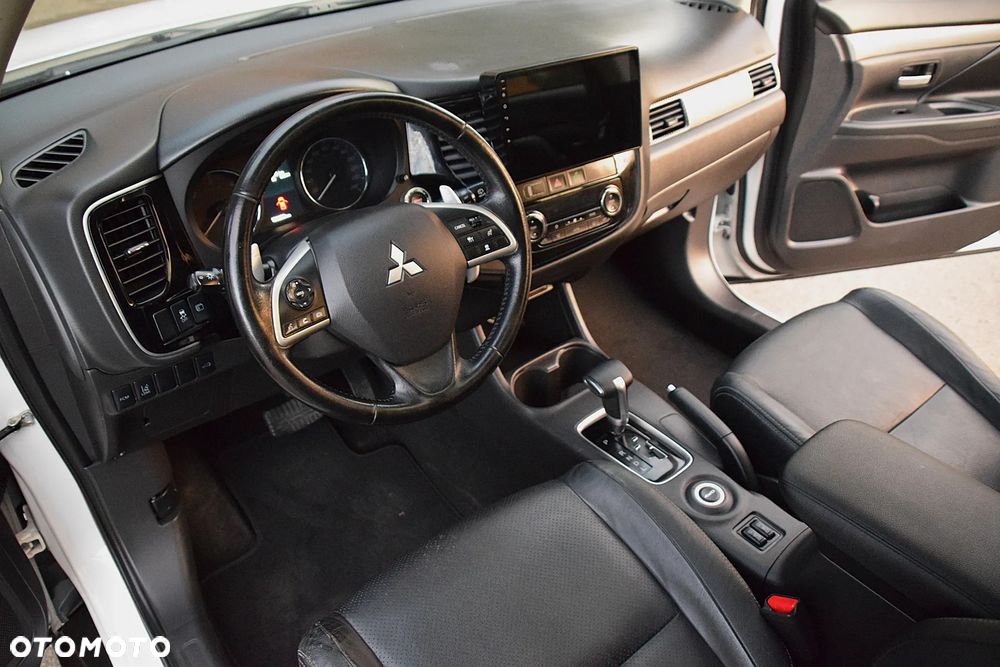 Mitsubishi Outlander 2.2 DI-D 4WD Automatik Diamant Edition+ - 31