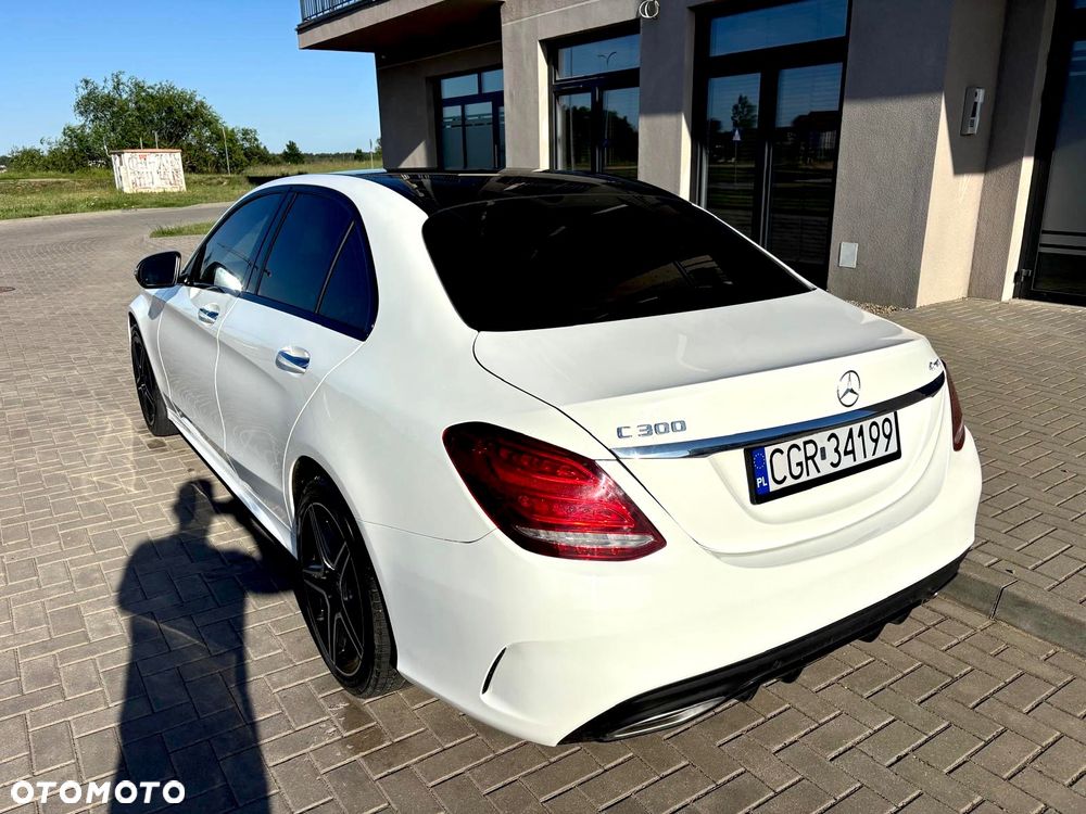 Mercedes-Benz Klasa C 300 4Matic 9G-TRONIC AMG Line - 14