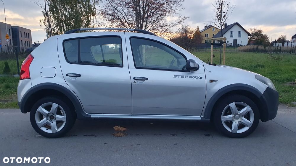 Dacia Sandero Stepway 1.6 - 6
