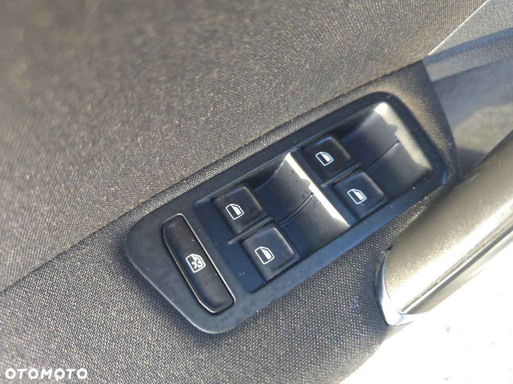 Volkswagen Golf 1.4 TSI BMT Comfortline - 19