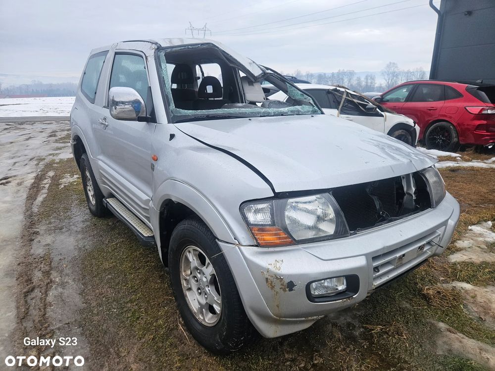 Mitsubishi Pajero - 1