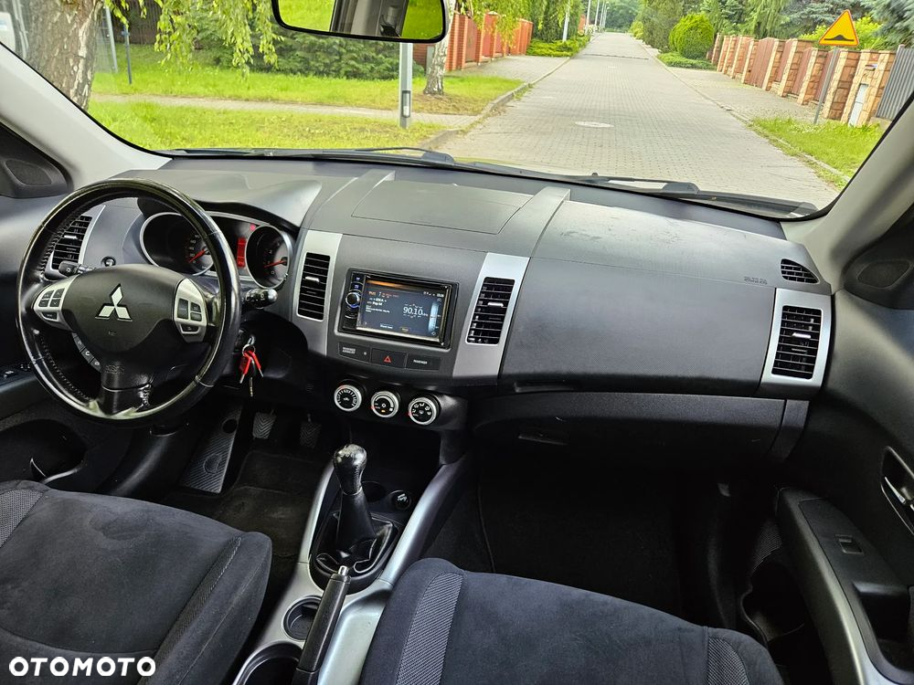 Mitsubishi Outlander - 32