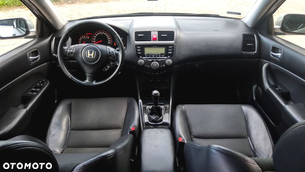 Honda Accord 2.0 Executive - 11