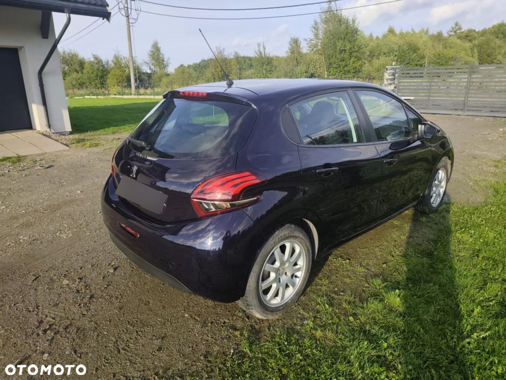 Peugeot 208 - 5