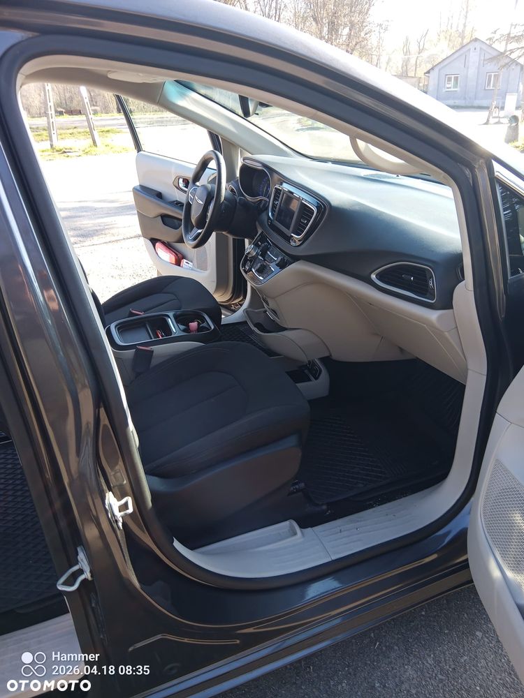 Chrysler Pacifica - 12