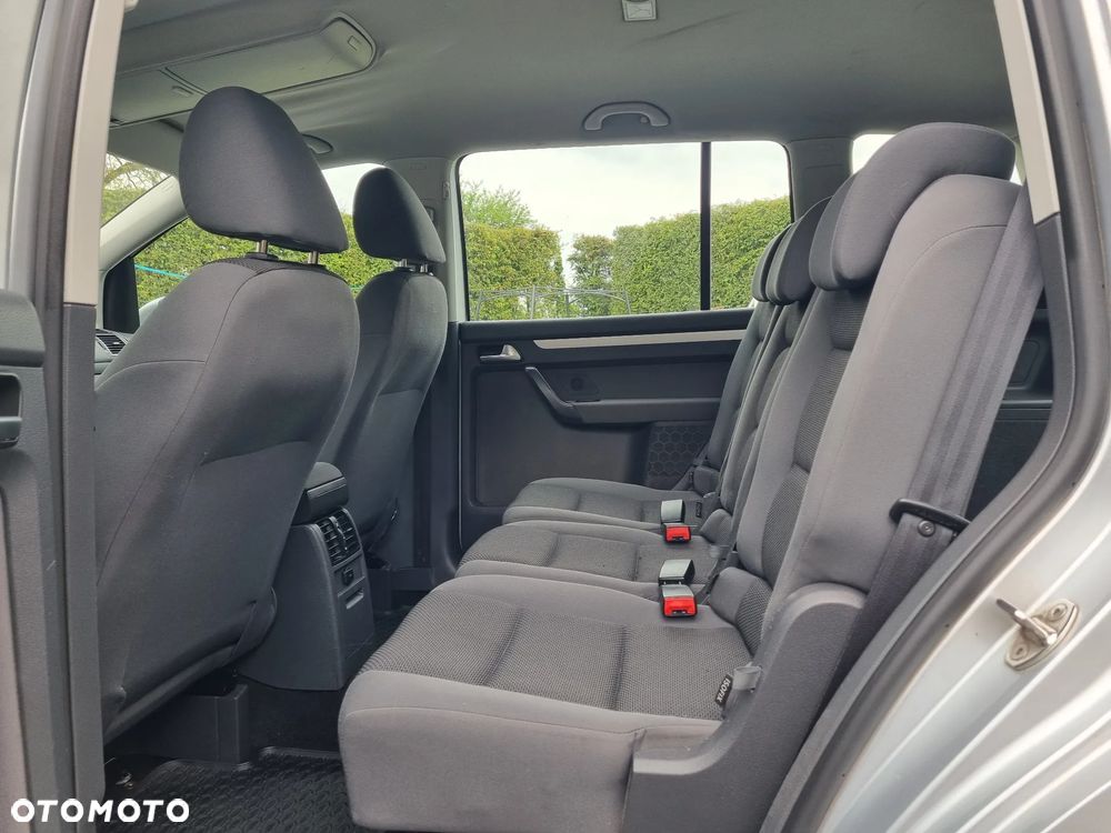 Volkswagen Touran 1.6 TDI DPF BlueMotion Technology STYLE - 8
