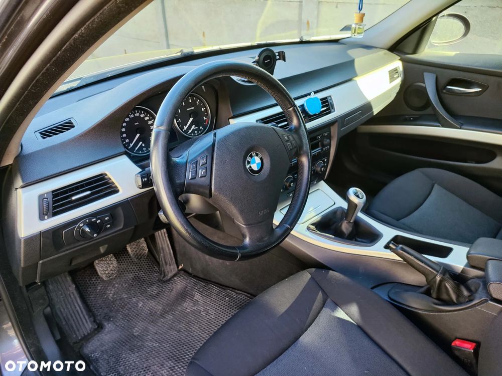 BMW Seria 3 325i - 10