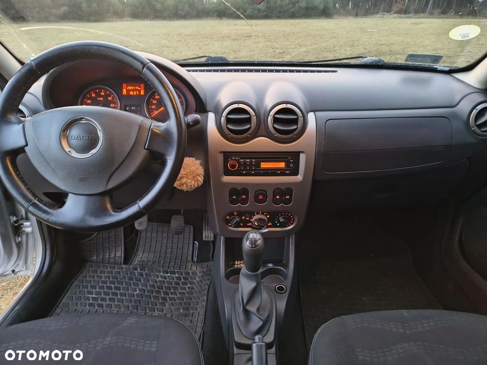 Dacia Sandero - 8