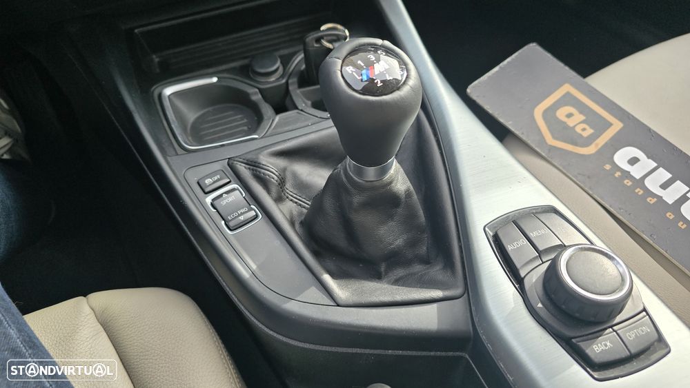 BMW 116 d Line Urban - 29