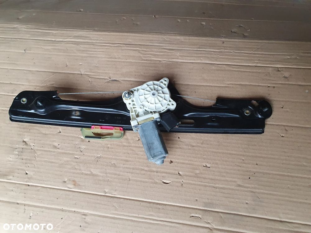 BMW X6 F16 Tylny prawy podnośnik szyby drzwi z silnikiem 7322748 C18294-102 - 2