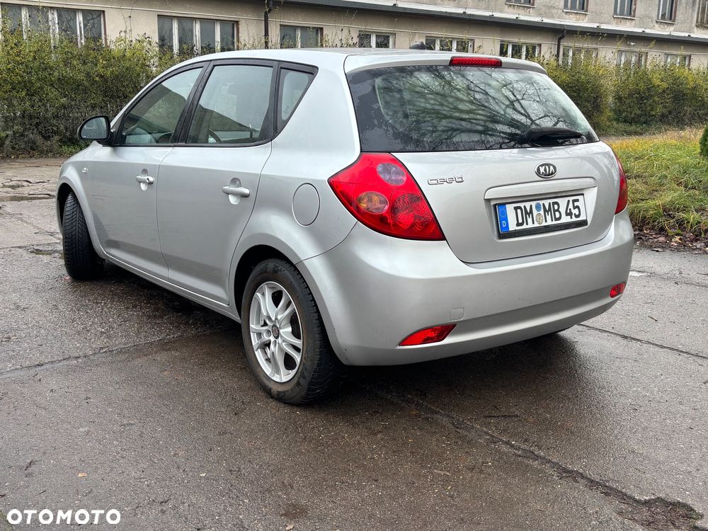 Kia Ceed 2.0 CVVT Spirit - 30