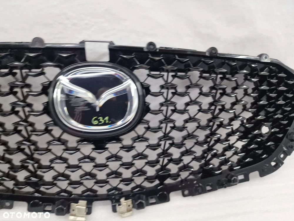 MAZDA CX30 / CX-30 ATRAPA / GRILL PRZEDNI PRZÓD NA PDC + ZNACZEK / LOGO POD RADAR , NR DFR7-50711 , NR AUKCJI GL631 - 6