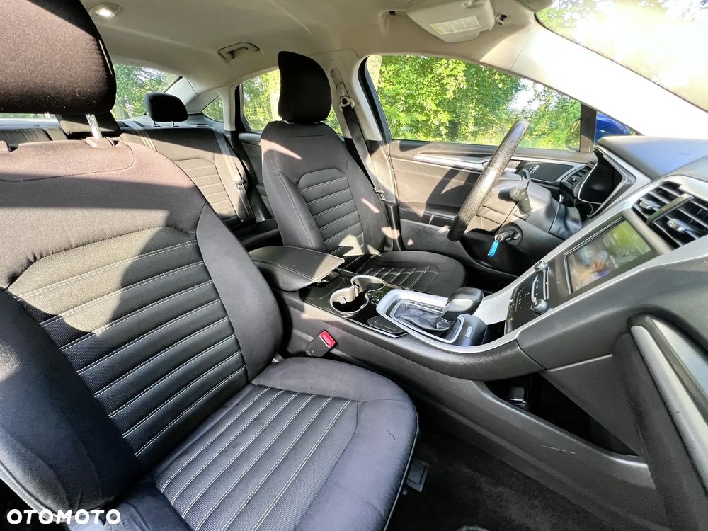 Ford Fusion - 12