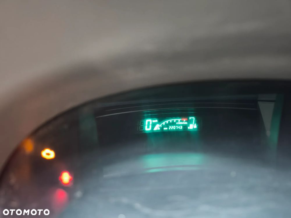 Toyota Yaris 1.3 - 6