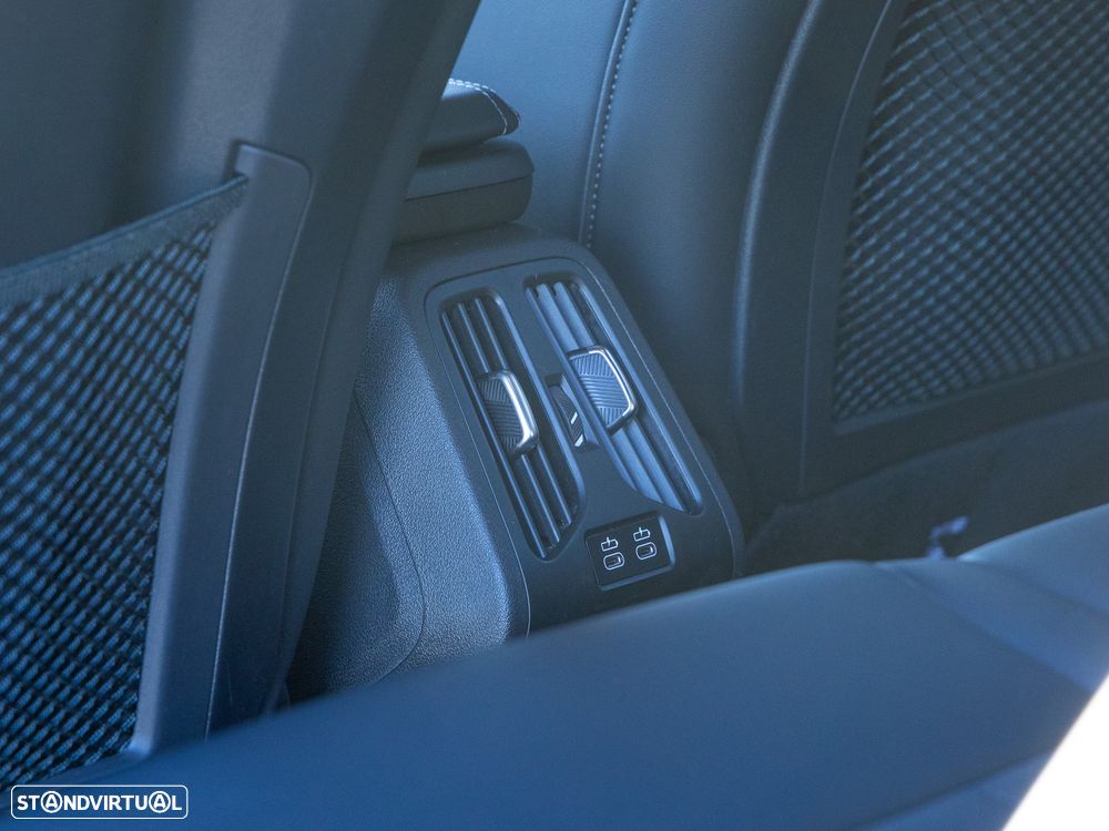 BMW iX2 eDrive20 Pack Desportivo M - 24