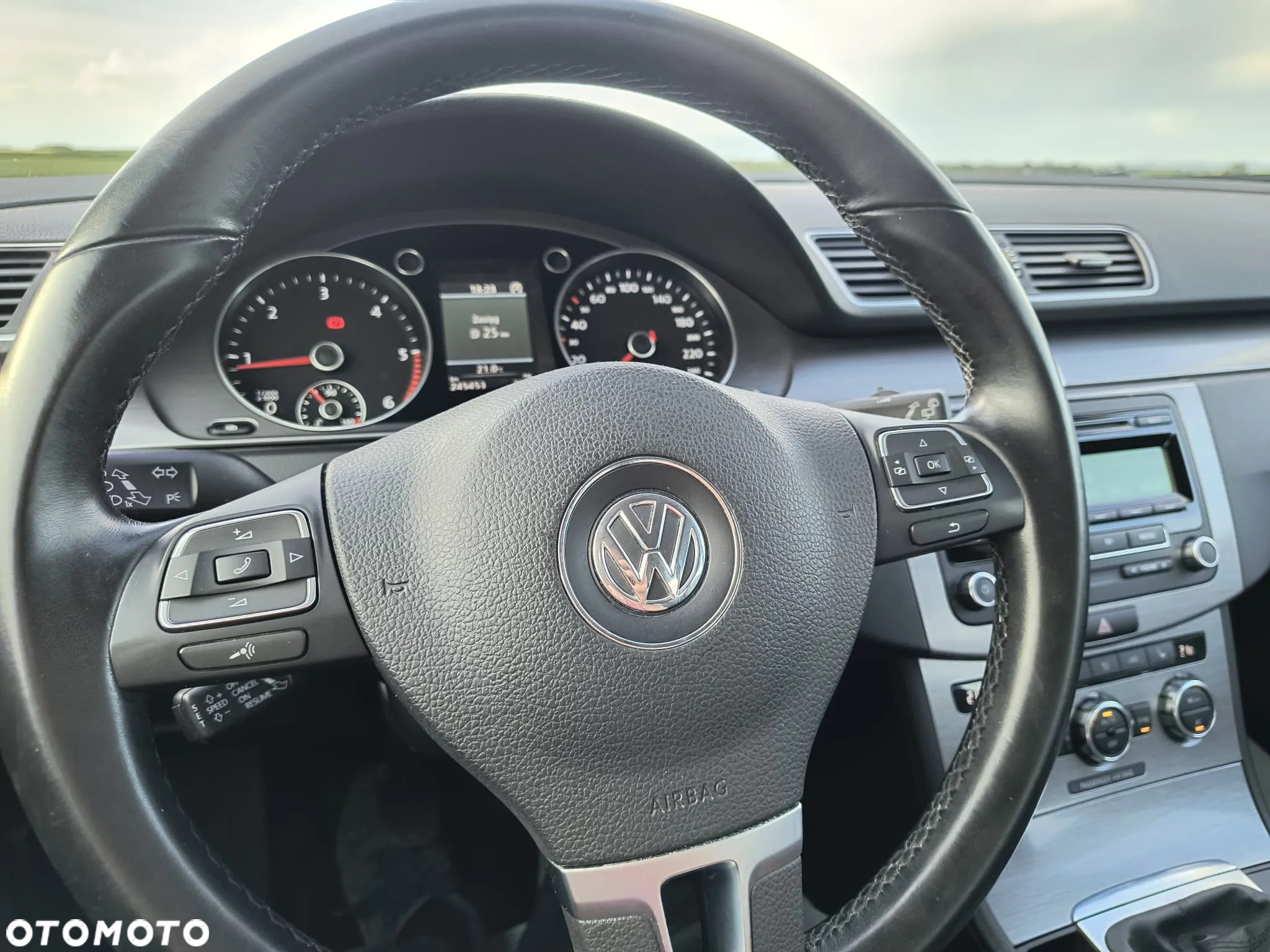 Volkswagen Passat 2.0 TDI Comfortline - 15