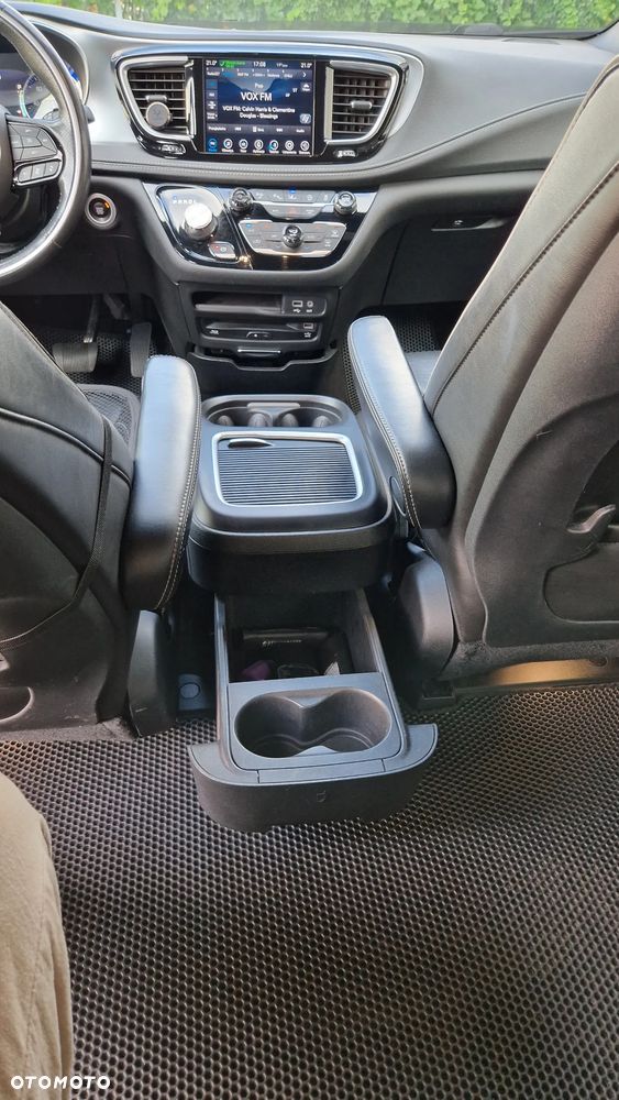 Chrysler Pacifica - 28