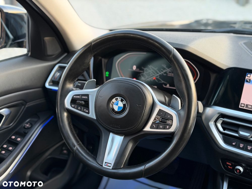 BMW Seria 3 320d M Sport - 22