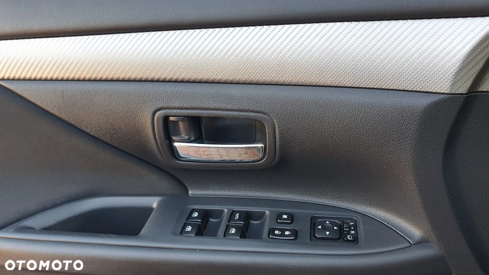 Mitsubishi Outlander 2.0 Instyle + 4WD CVT - 20