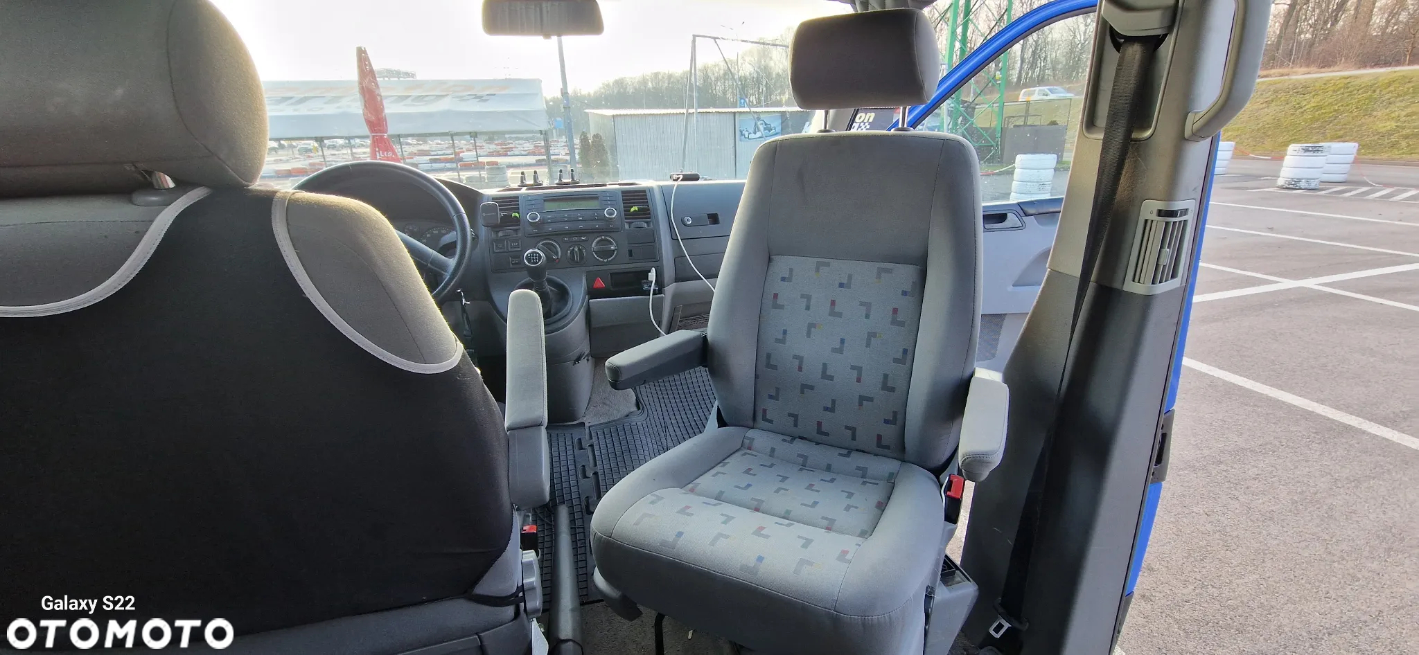 Volkswagen Caravelle - 14