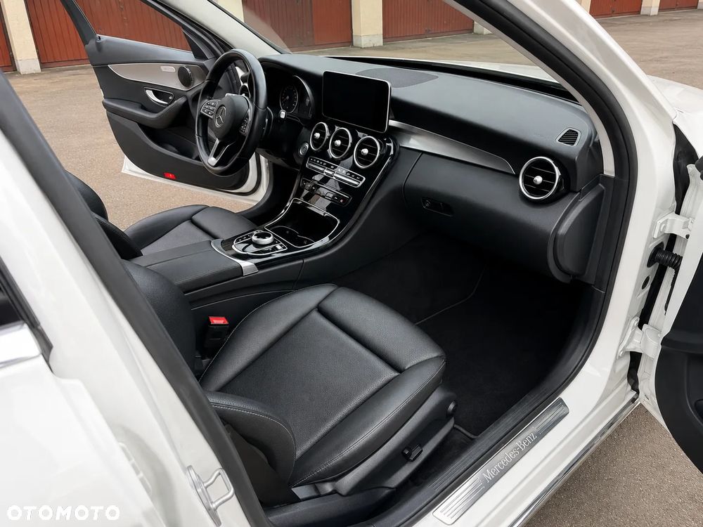 Mercedes-Benz Klasa C 200 d 9G-TRONIC - 25
