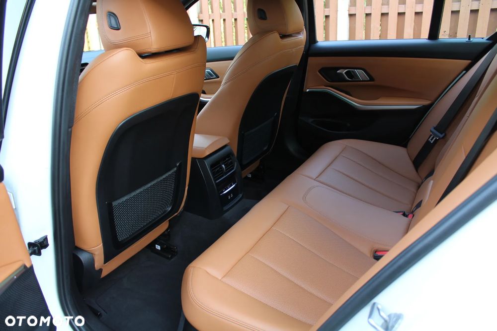 BMW Seria 3 320i xDrive Sport Line - 25