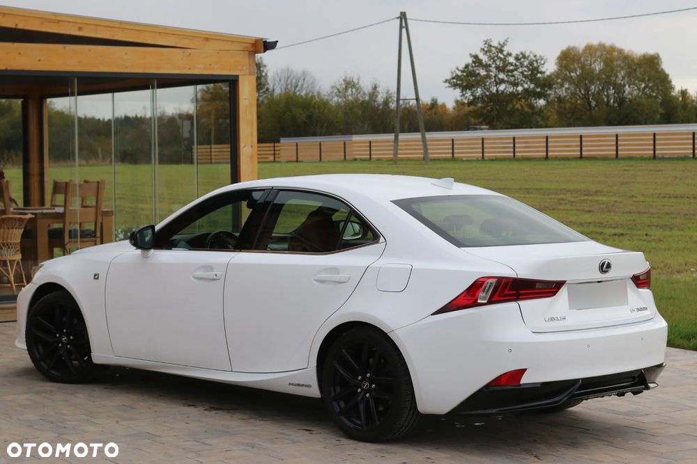 Lexus IS 300h F Sport - 10