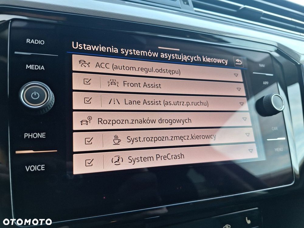 Volkswagen Passat - 25