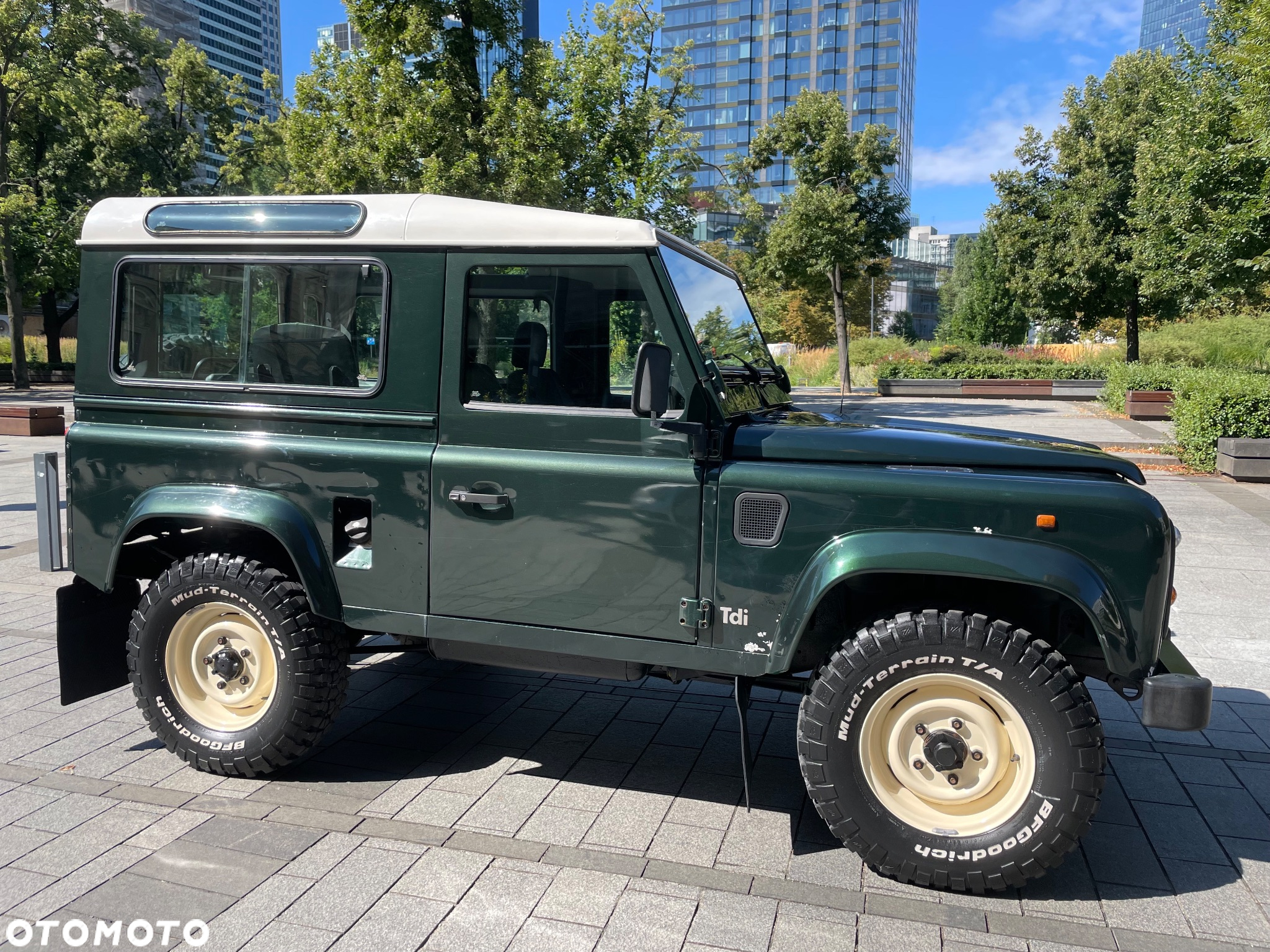 Land Rover Defender - 4