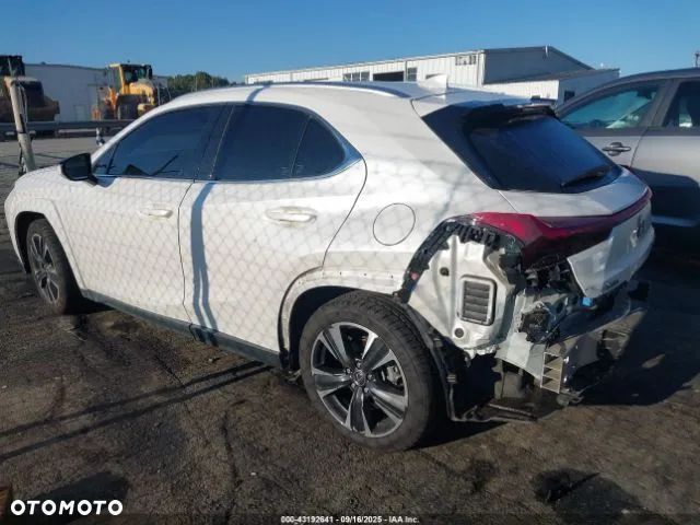 Lexus UX - 9