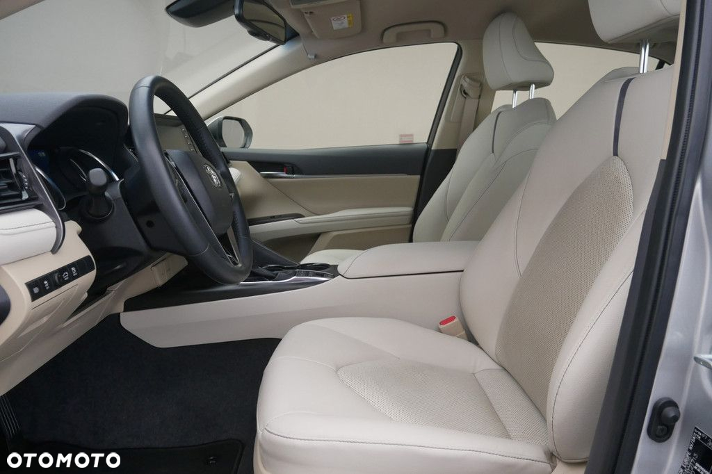 Toyota Camry - 12
