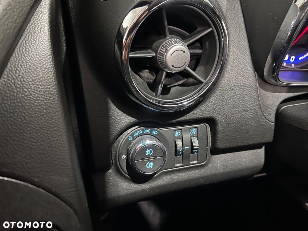 Chevrolet Trax 1.7 D LT - 28