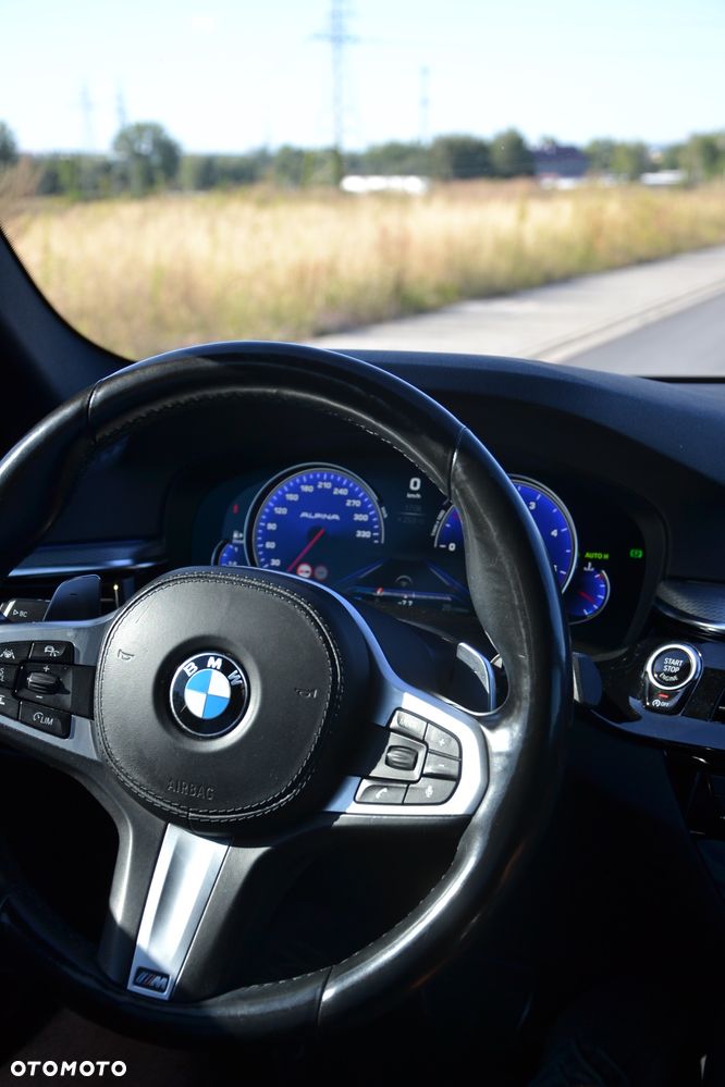 BMW Seria 5 520d M Sport - 28
