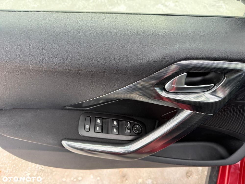 Peugeot 2008 1.2 Pure Tech GPF Style S&S EAT6 - 21