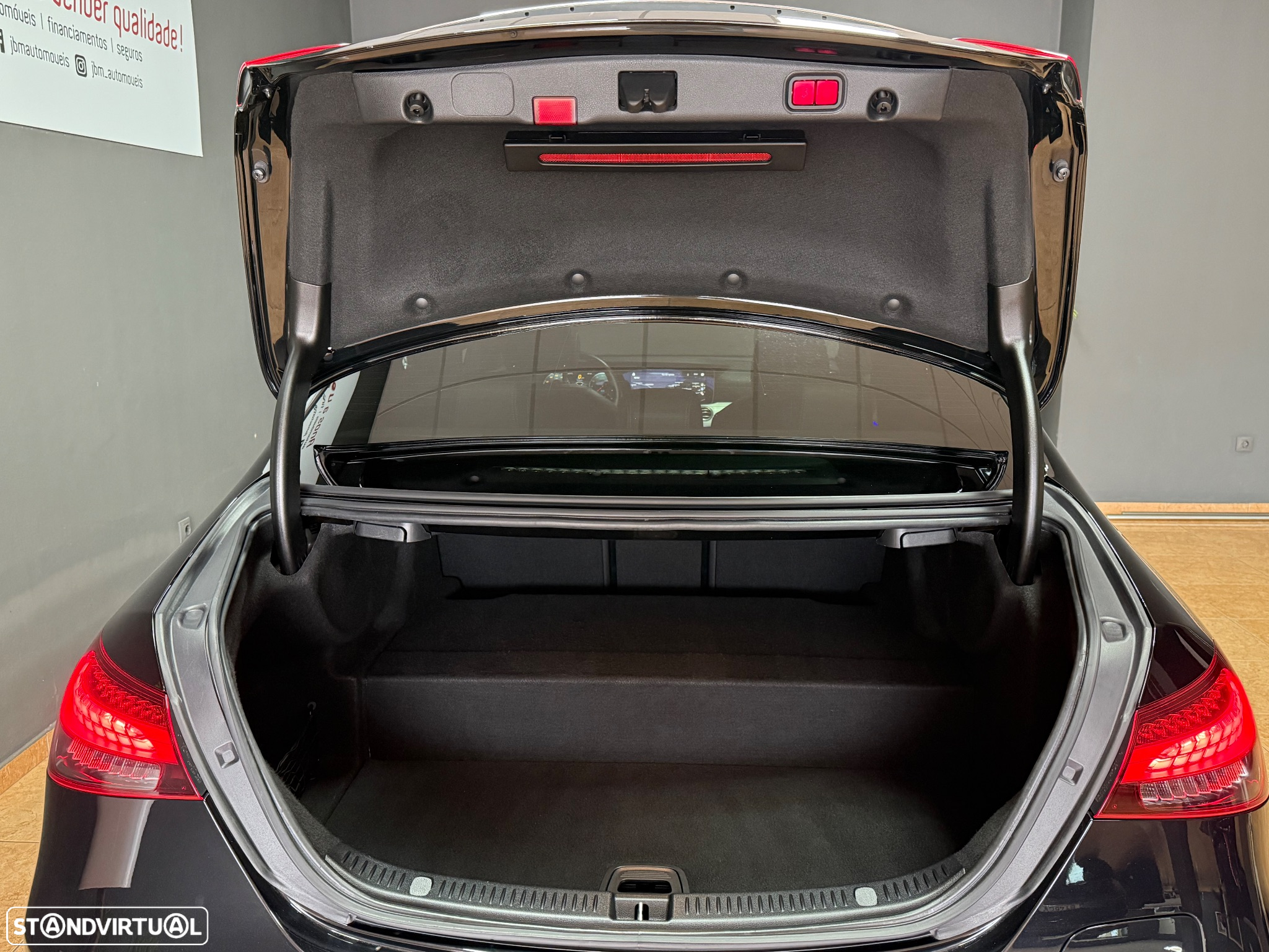 Mercedes-Benz E 300 de AMG Line - 19
