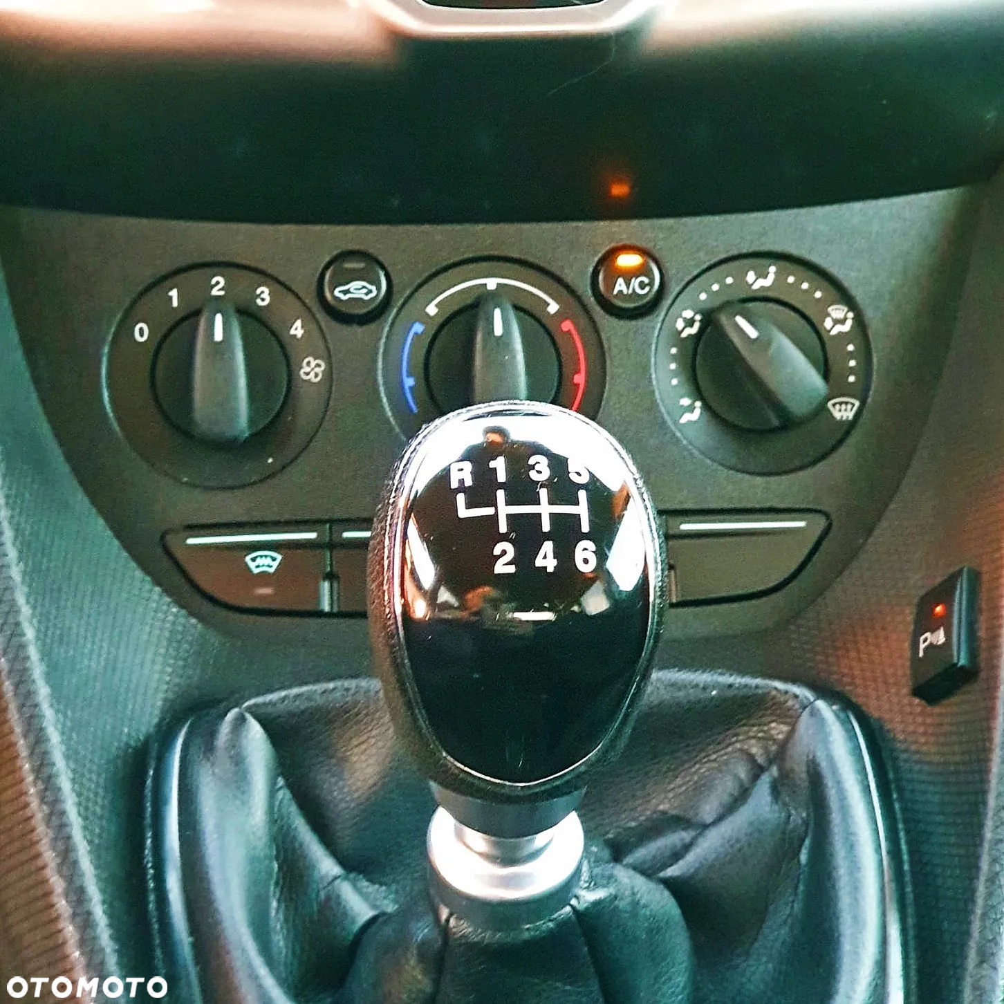 Ford Tourneo Connect - 10