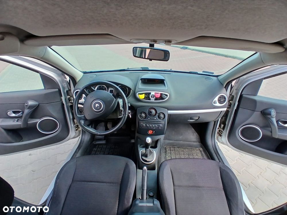 Renault Clio - 8