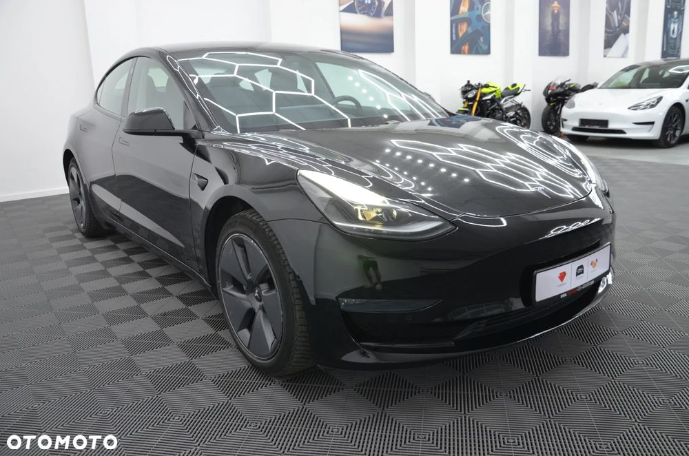 Tesla Model 3 - 8