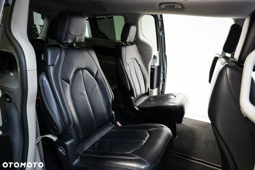 Chrysler Pacifica - 27