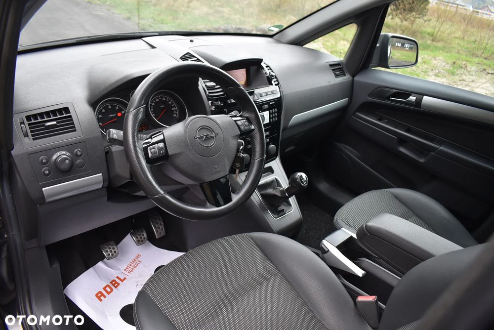 Opel Zafira 1.8 Sport - 24