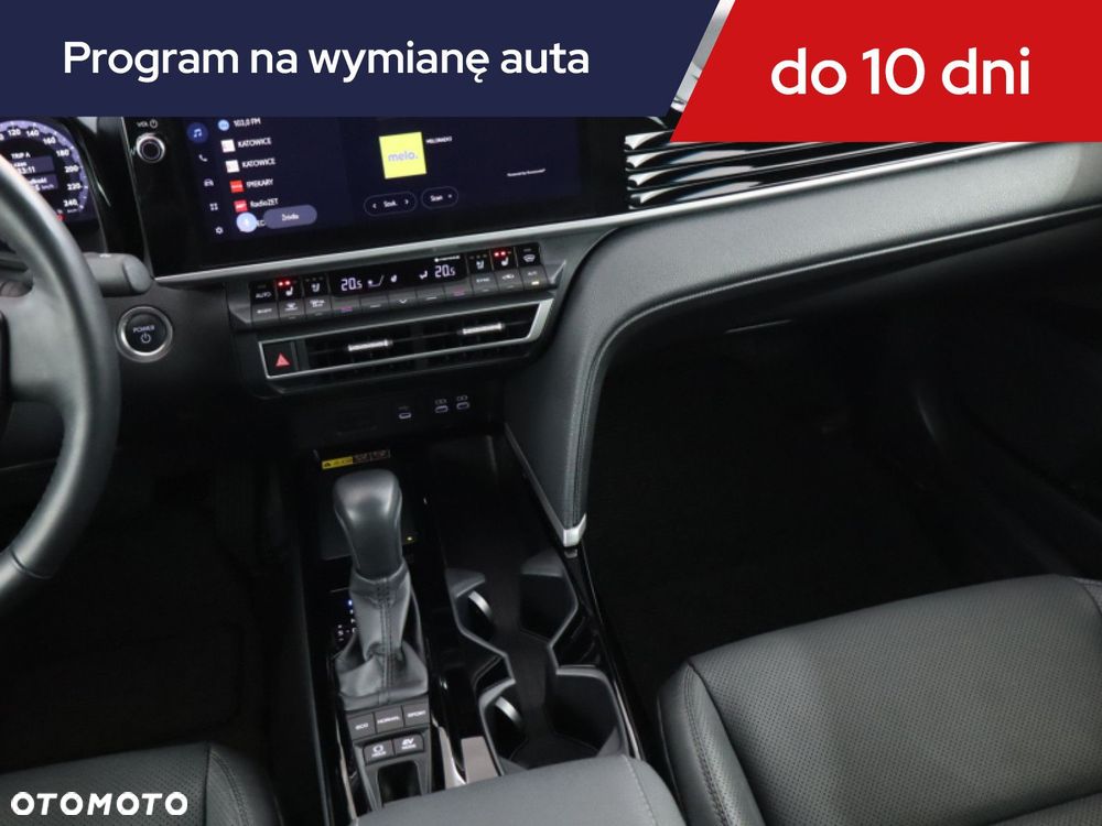 Toyota Camry - 10