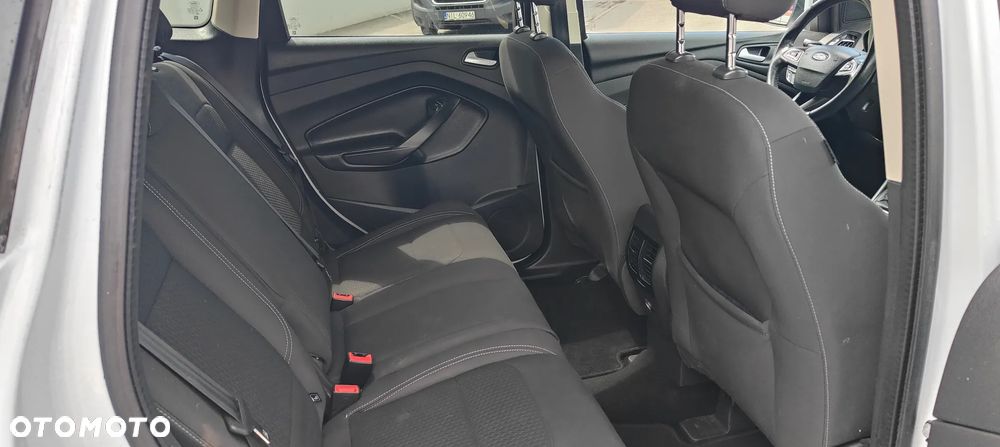 Ford Kuga 1.5 EcoBoost 2x4 Trend - 34