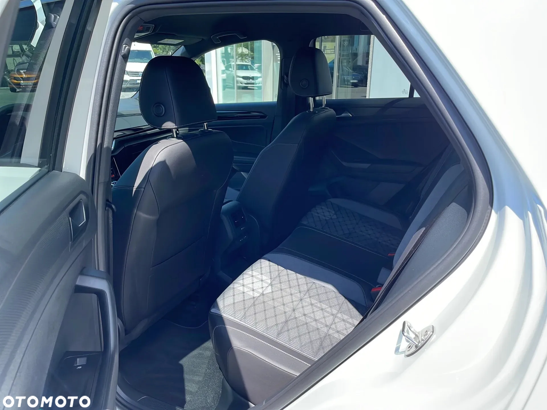 Volkswagen T-Roc 1.5 TSI R-Line Plus DSG - 11