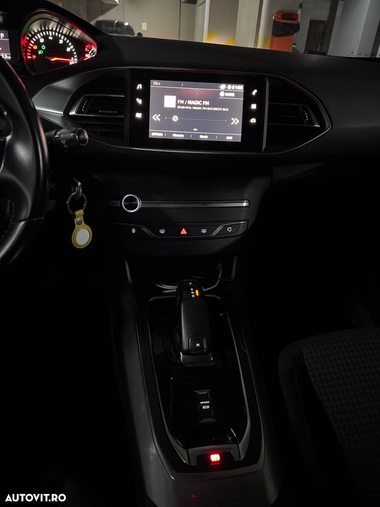 Peugeot 308 PureTech 130 GPF EAT8 Stop & Start Active Business-Paket - 7