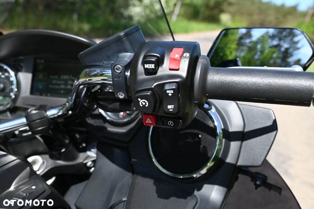 Yamaha Venture - 16
