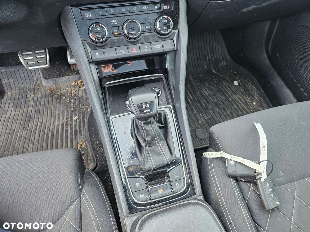 Skoda Karoq 2.0 TDI SCR 4x4 DSG Sportline - 25