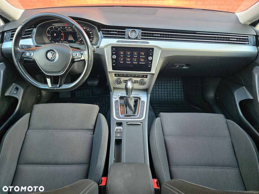 Volkswagen Passat - 14